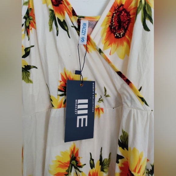 Size small (4-6) white floral dress - Picture 2 of 3